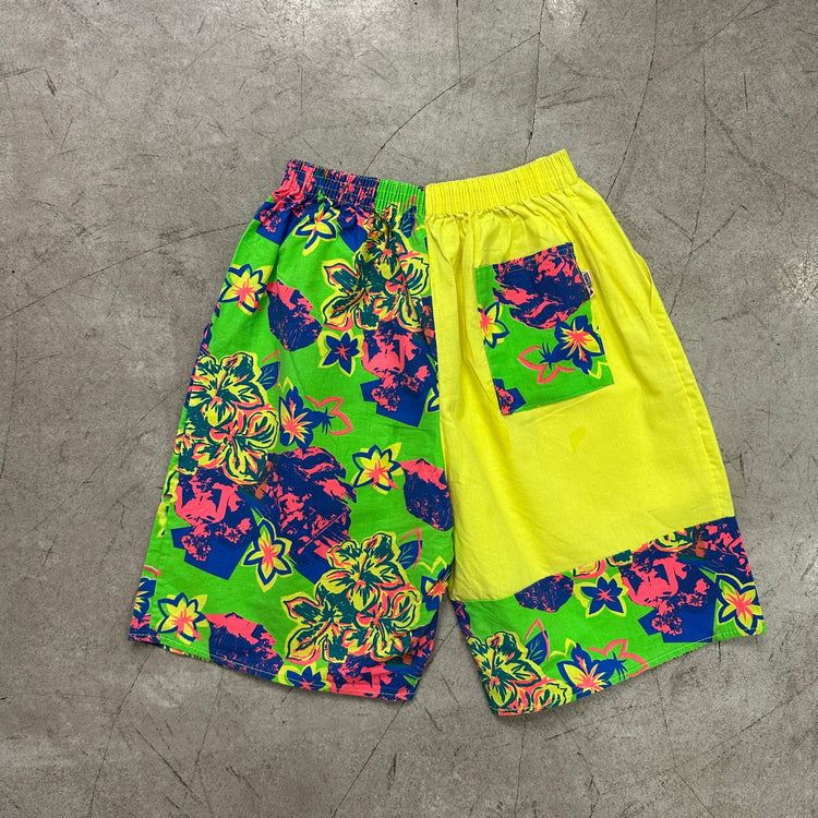 BERMUDA-SHORTS IN GELBE MIT NEON-PRINT